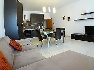 Eri E040 Hotel *